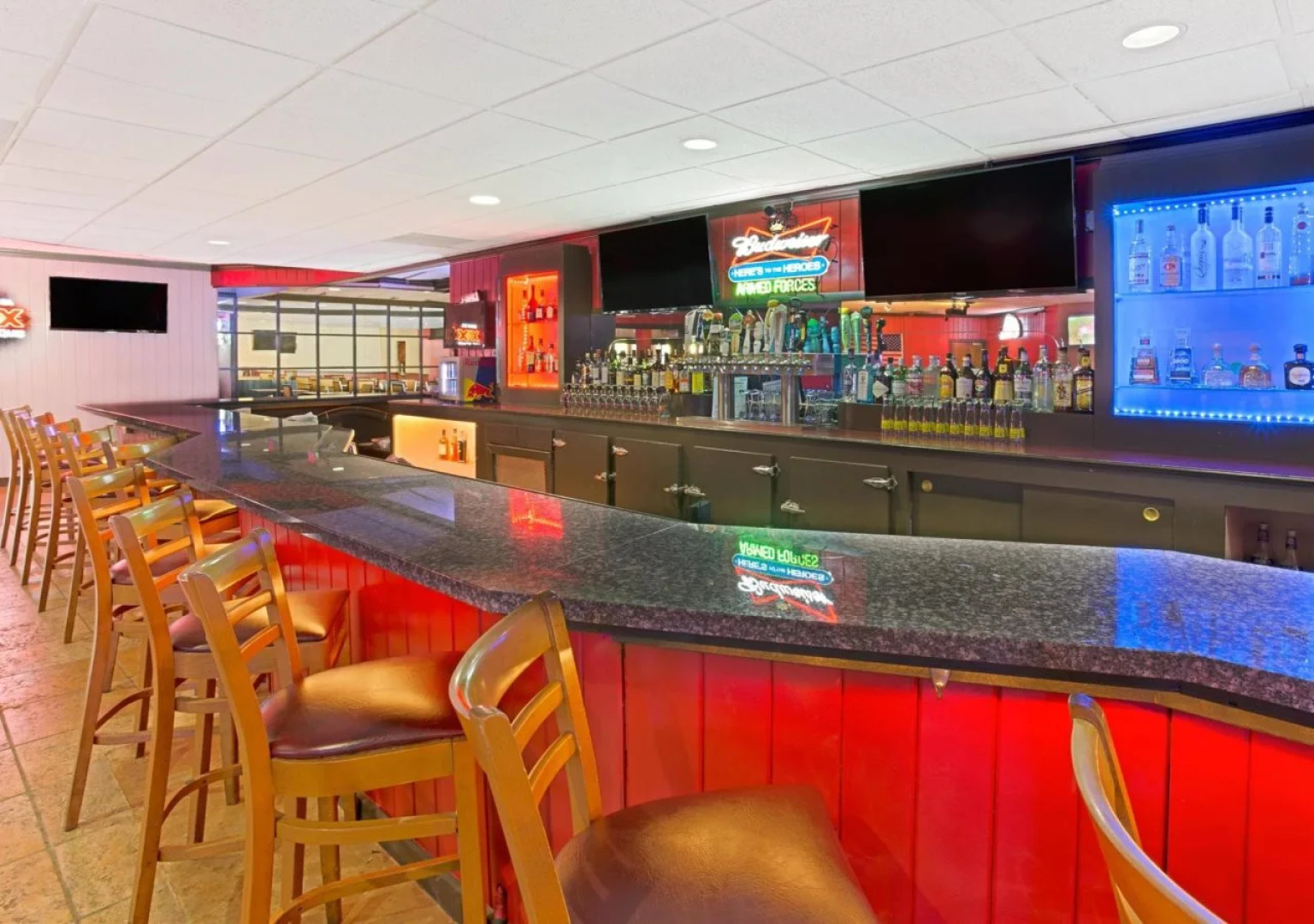 Ramada by Wyndham Waukegan/Great Lakes