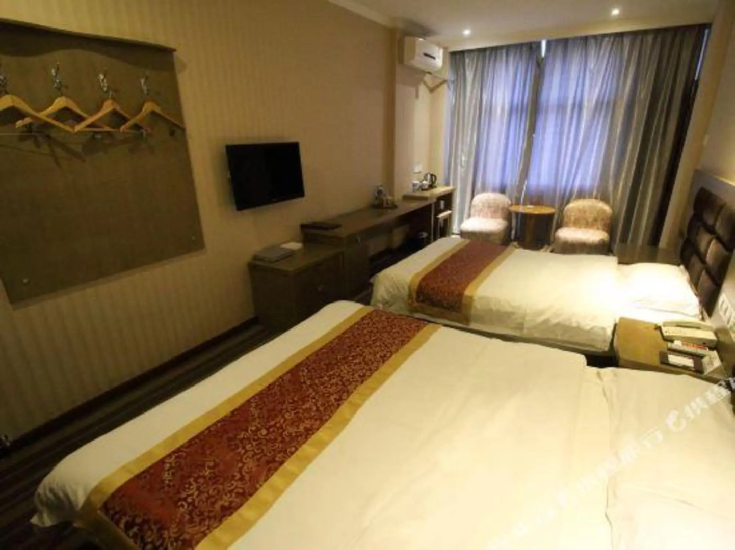 Super 8 Jiuquan Jindi