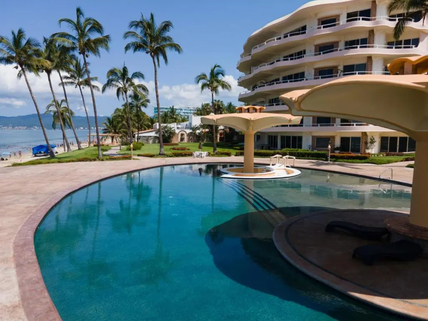 Ocean Front Condo with Pool Sleeps 7 Adults-Quinta del Mar 203