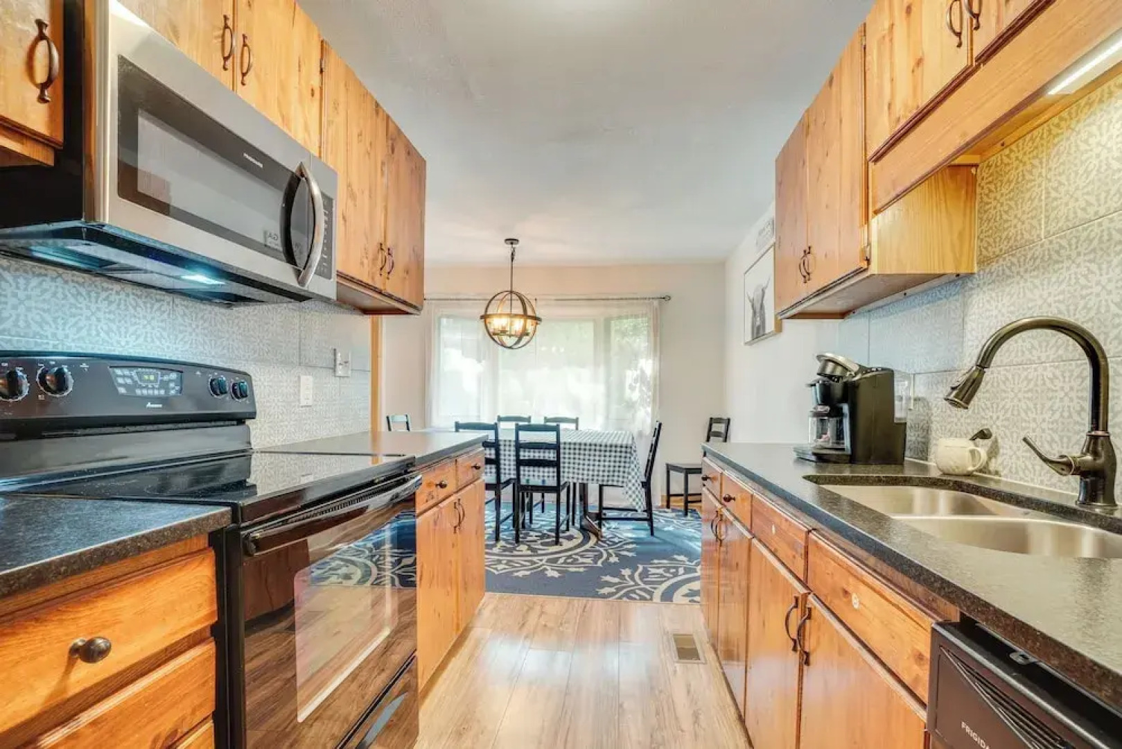 Spacious Rustic Helen Abode ~ 1/2 Mi From Tubing!