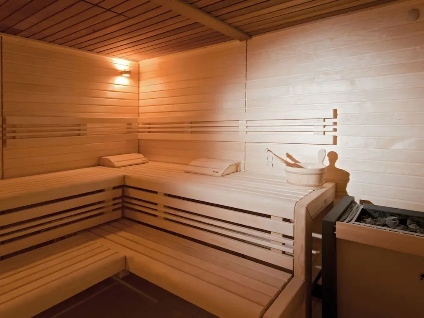 Spacious Holiday Home With Dishwasher and AC, in the Luberon