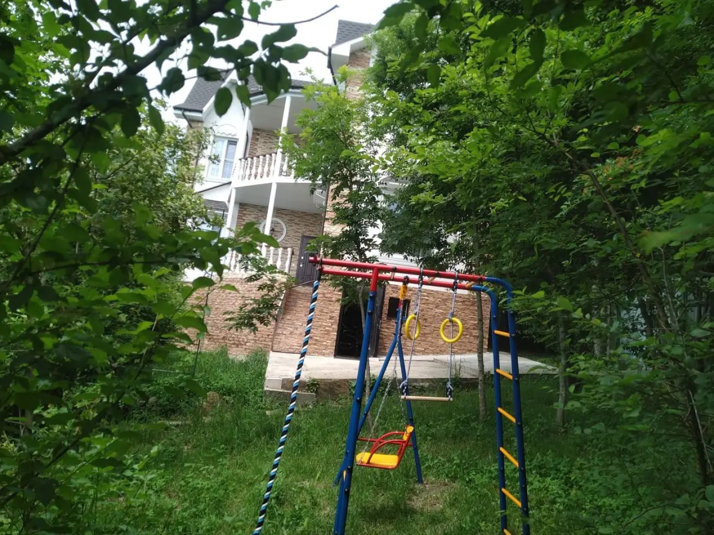 Дома в лесу