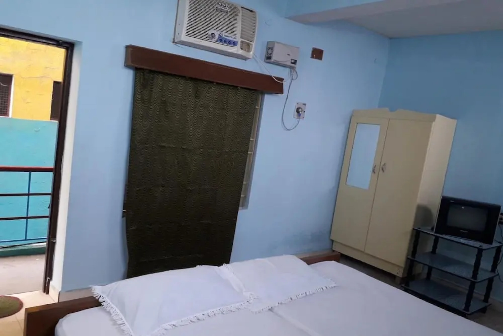 Parisha Residency - Temple Side Hotel