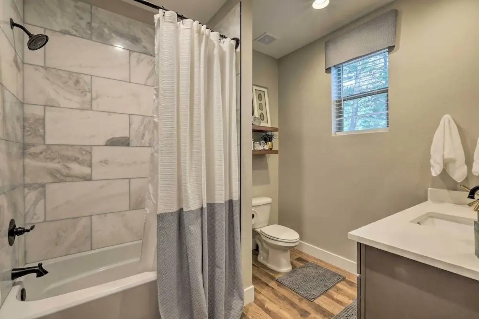 Lavish National Forest Retreat w/ Hot Tub + Views!