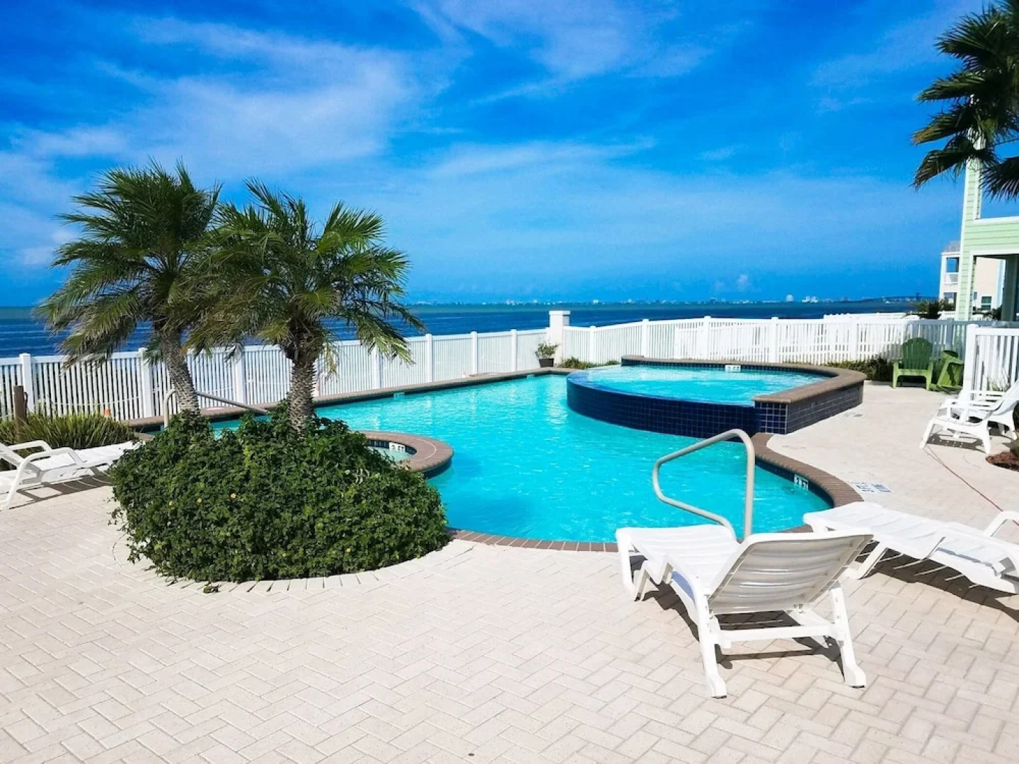 Stylish Las Joyas W/ Pool, Pier & Palapa 2 Bedroom Home