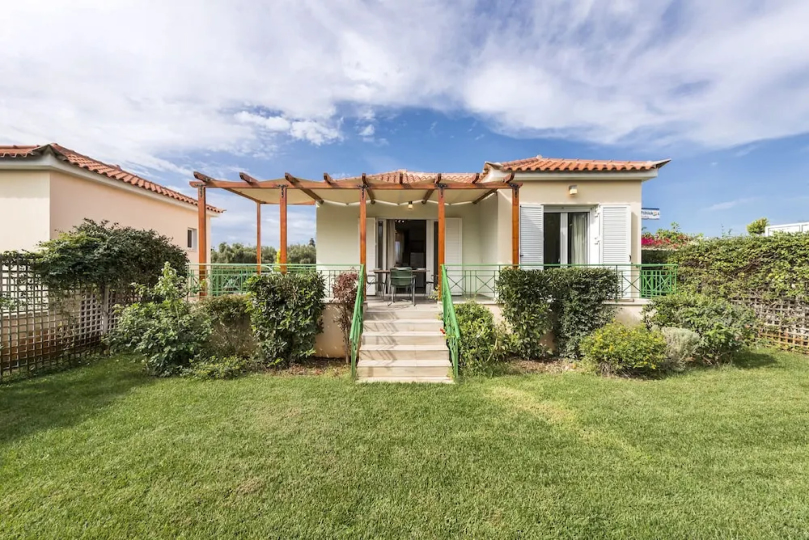 Estia Coastal Dream - Lush & Enchanting Garden Gem