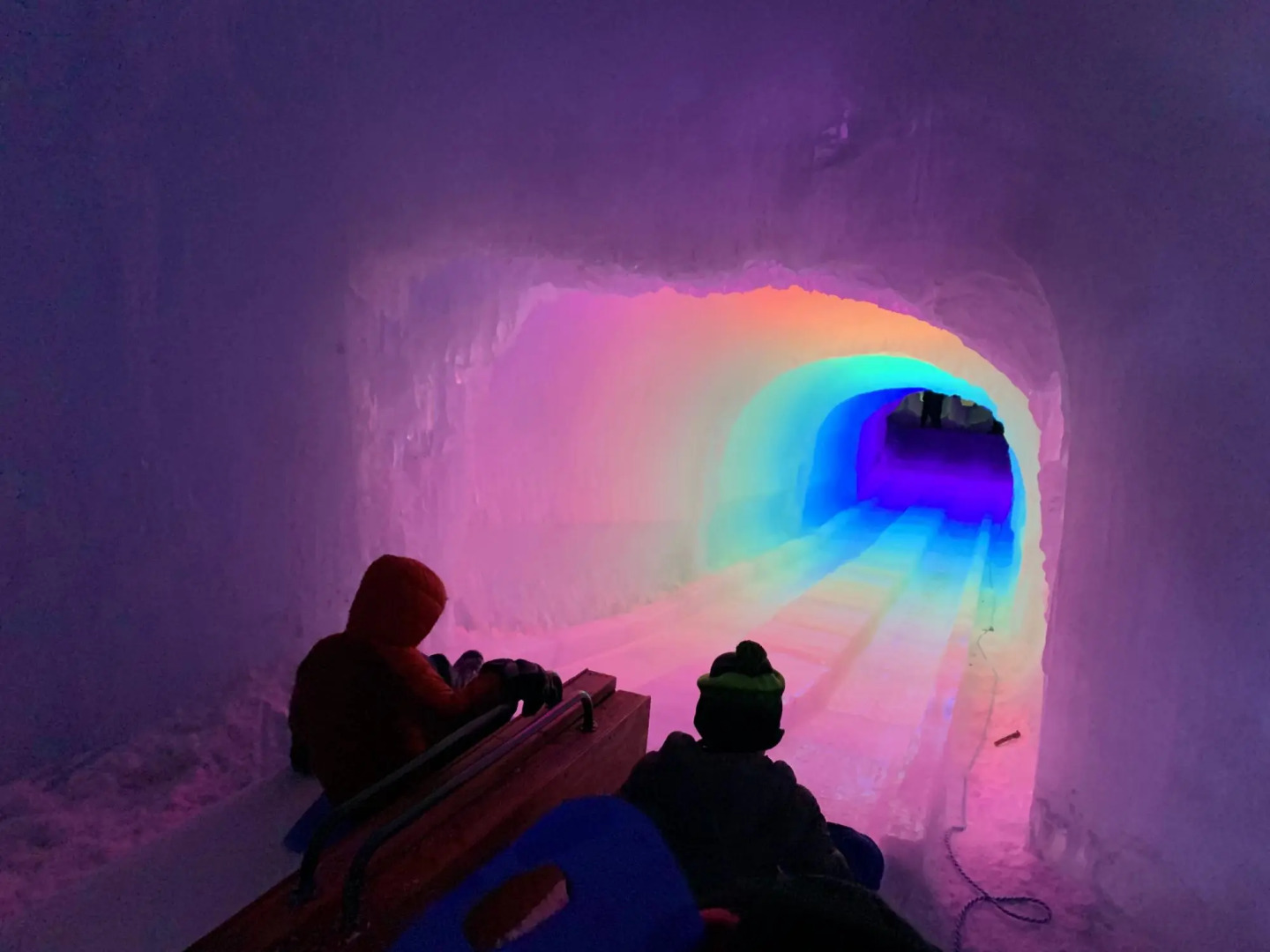 FV4 Fairway Village Condo, close to Omni Mount Washington! Fireplace, wifi, golf, skiing!