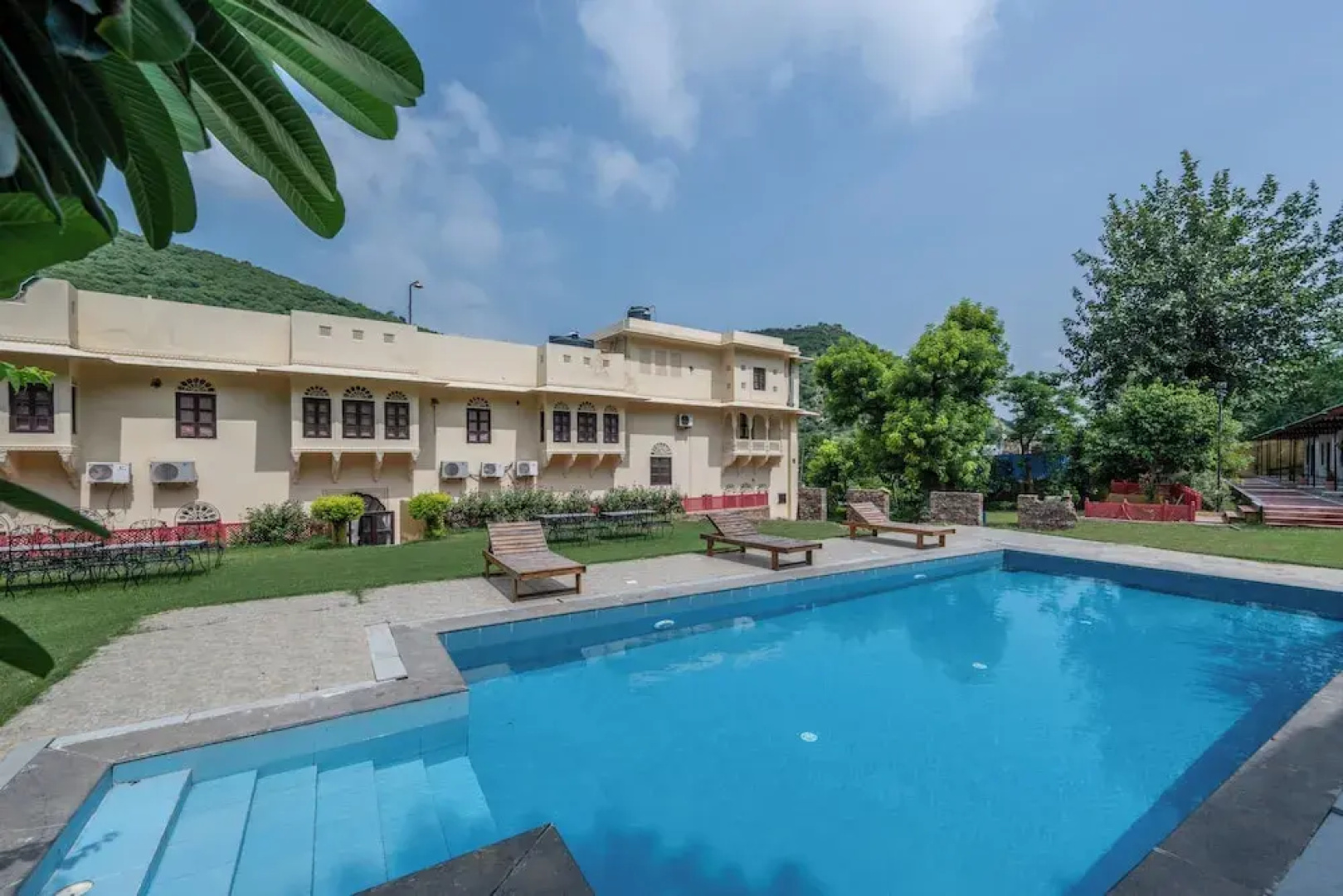 Hotel Dhula Garh