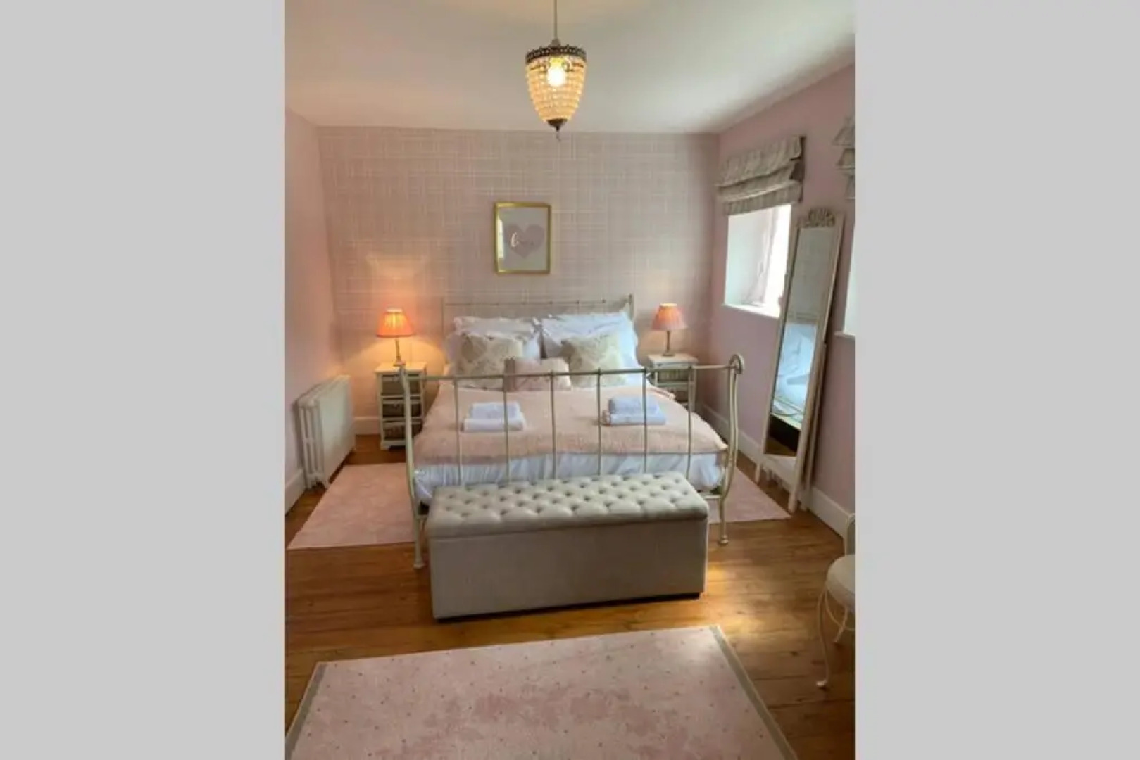 Pretty country family home- dog friendly.