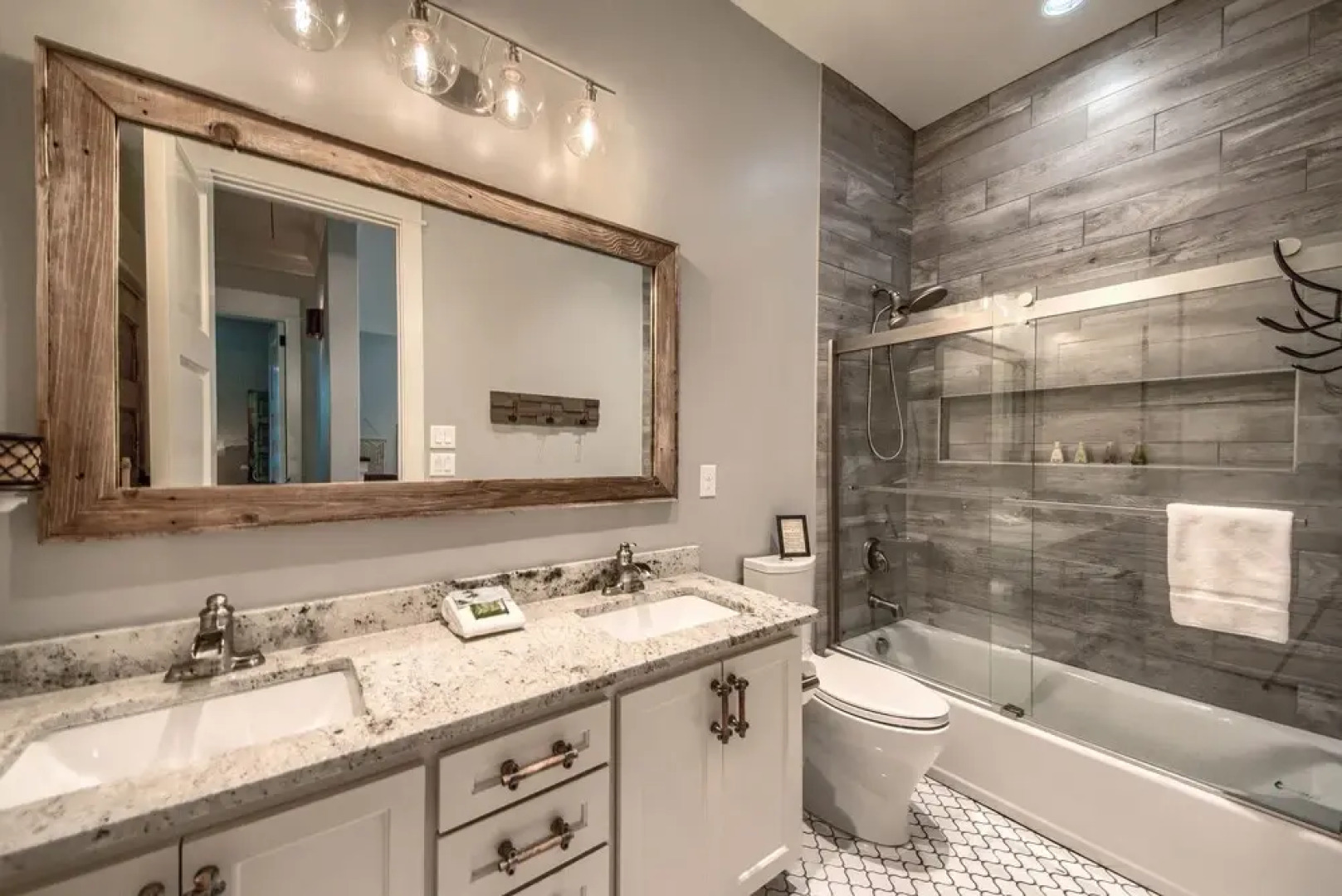 River Repose Rr 7134 4 Bedroom Home by RedAwning