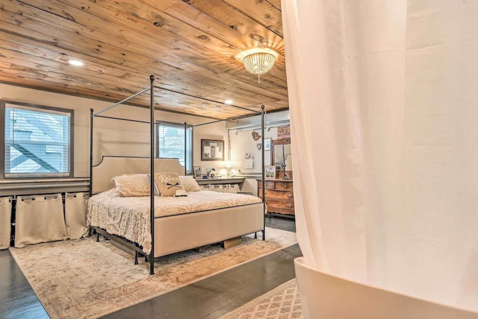 Bemus Point Vintage Suite w/ Soaking Tub & Kitchen