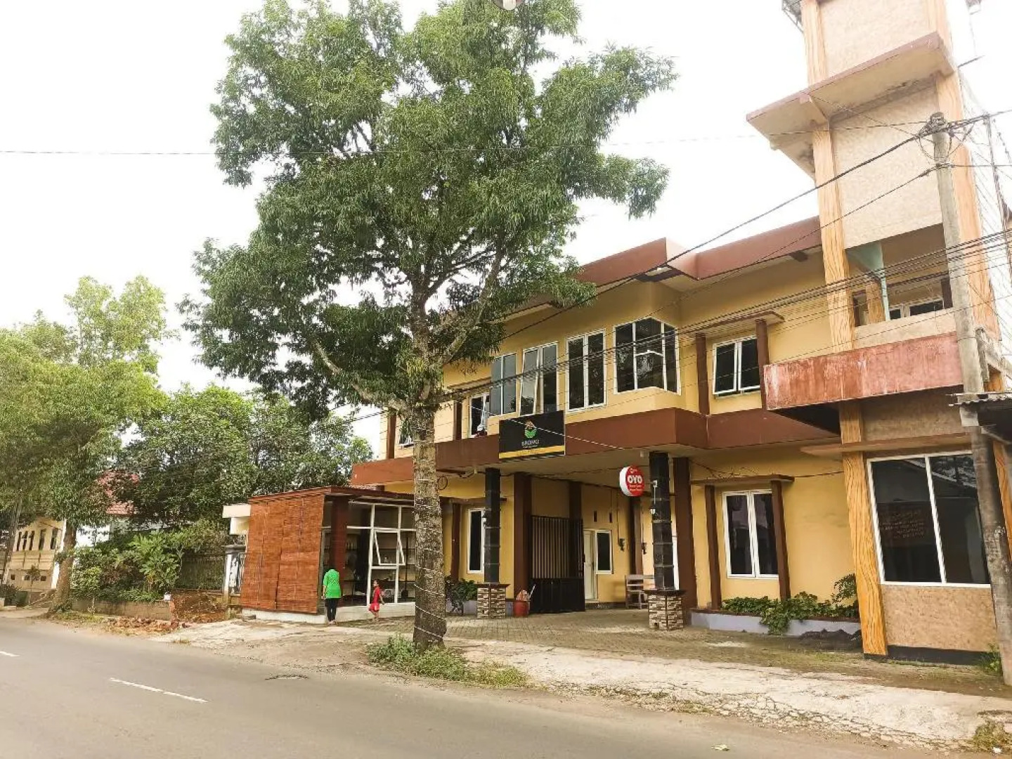 OYO 3298 Bromo Guest House Family