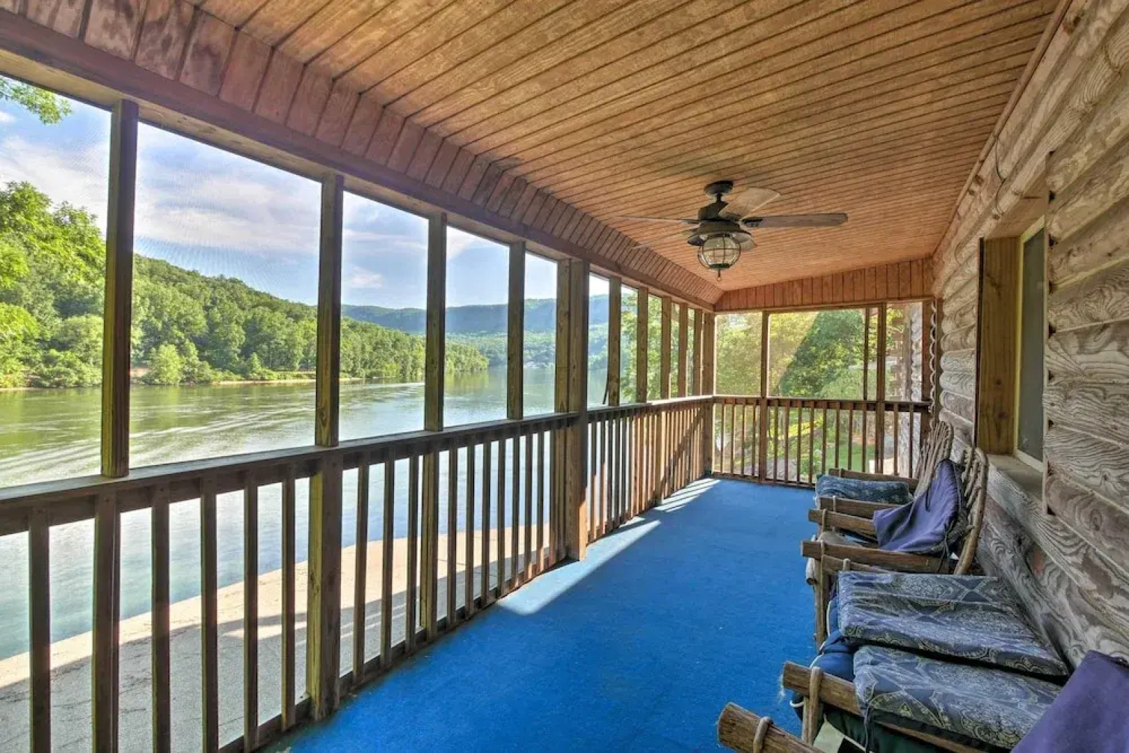 Tenn River Cabin w/ Hot Tub - 10 Mi to Chattanooga