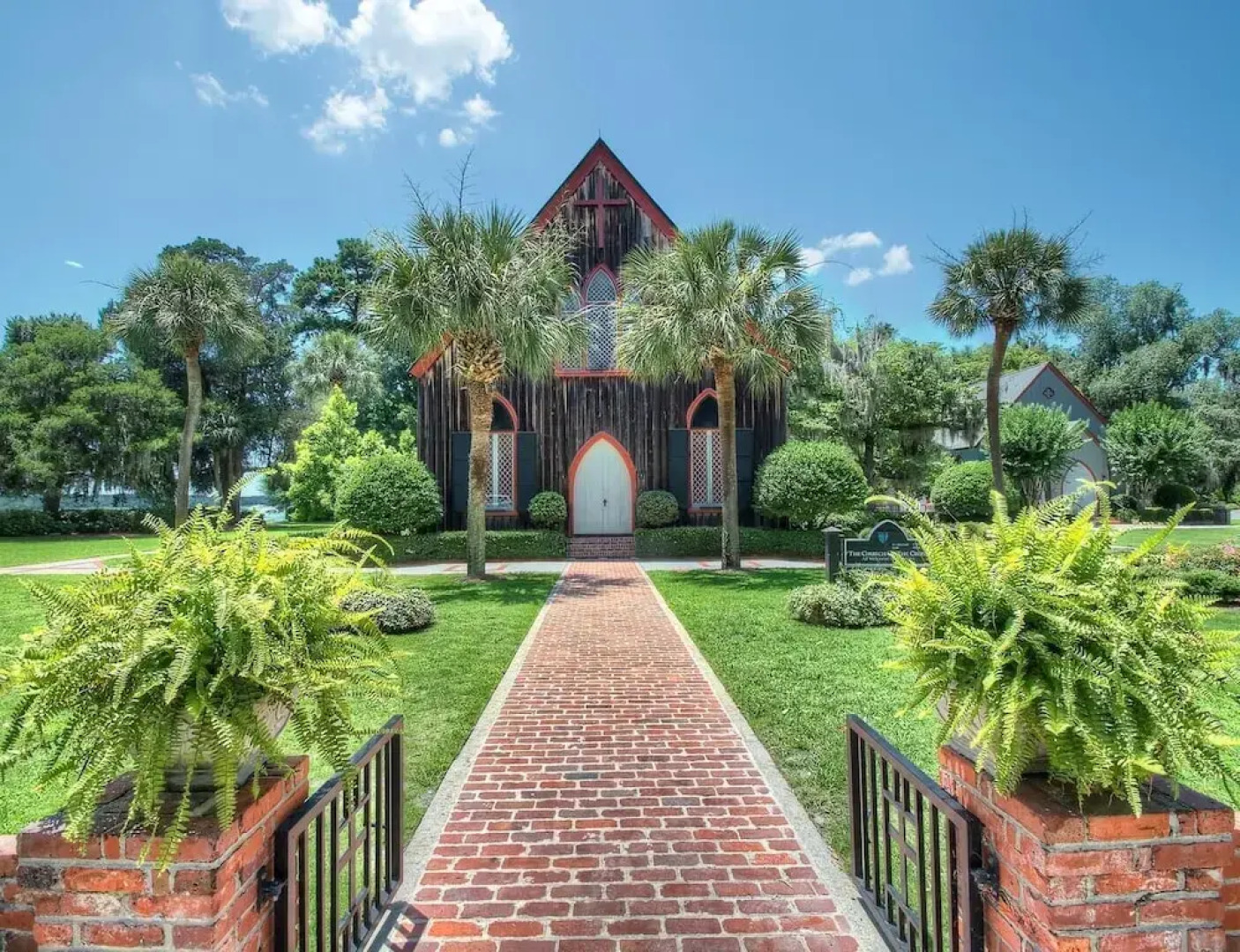 Lowcountry Lodge! In the Heart of Historic Old Town Bluffton SC