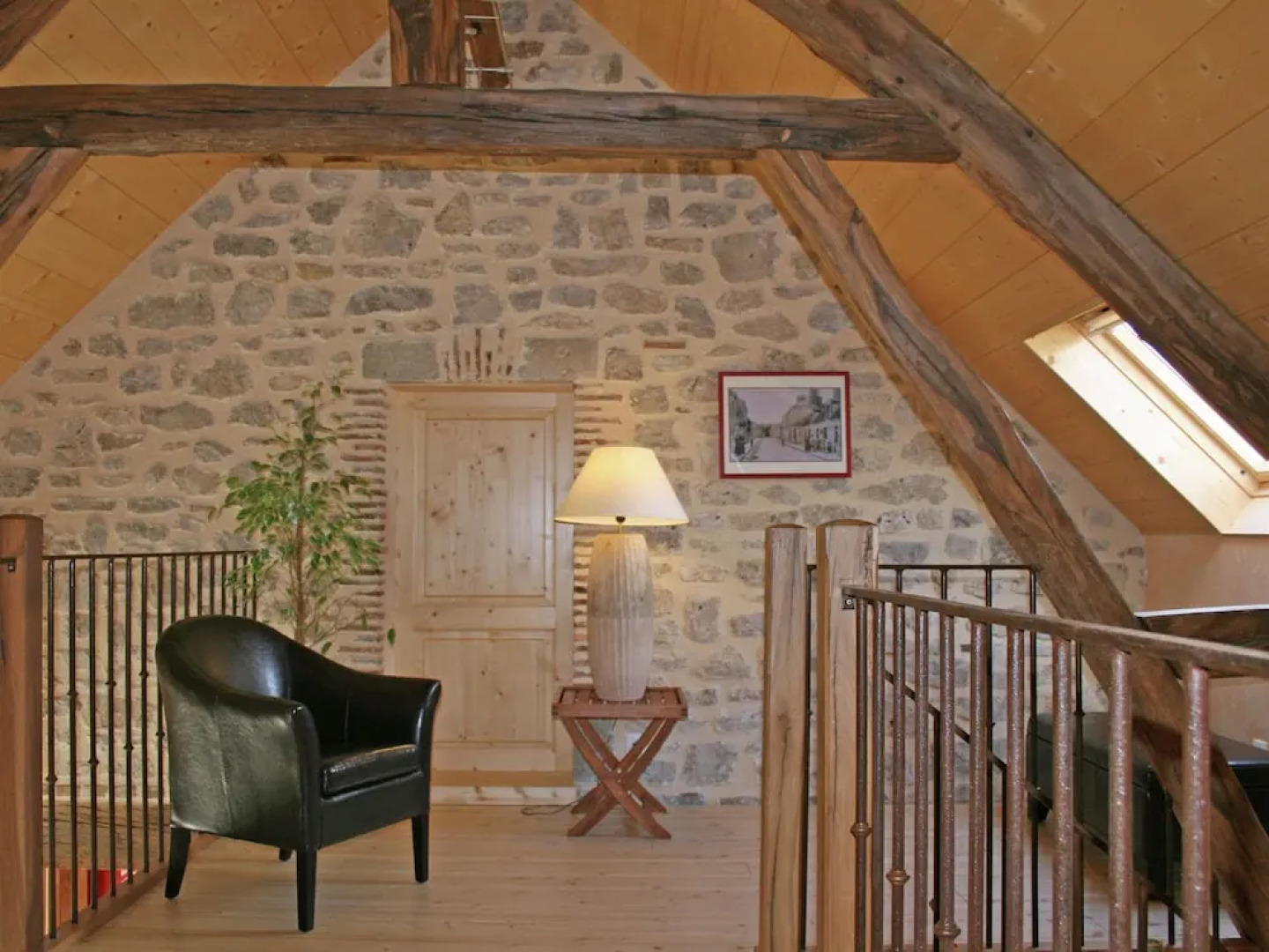 Fine Holiday Home in the Surroundings of Vitry-aux-loges Near Large Swimming Lake