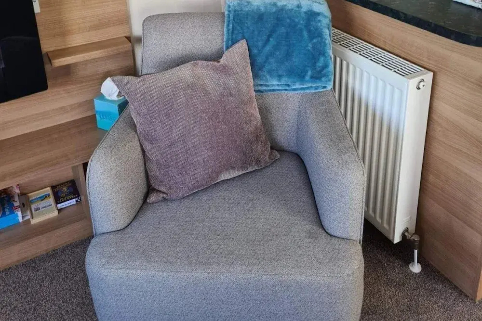 2 Bed Lodge - Sleeps 5 - Parking - Pets - Wifi