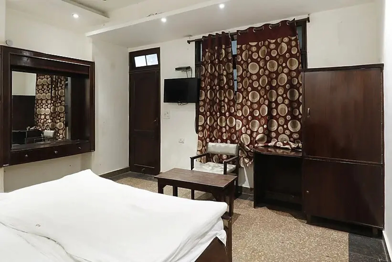 White House Tourist Lodge