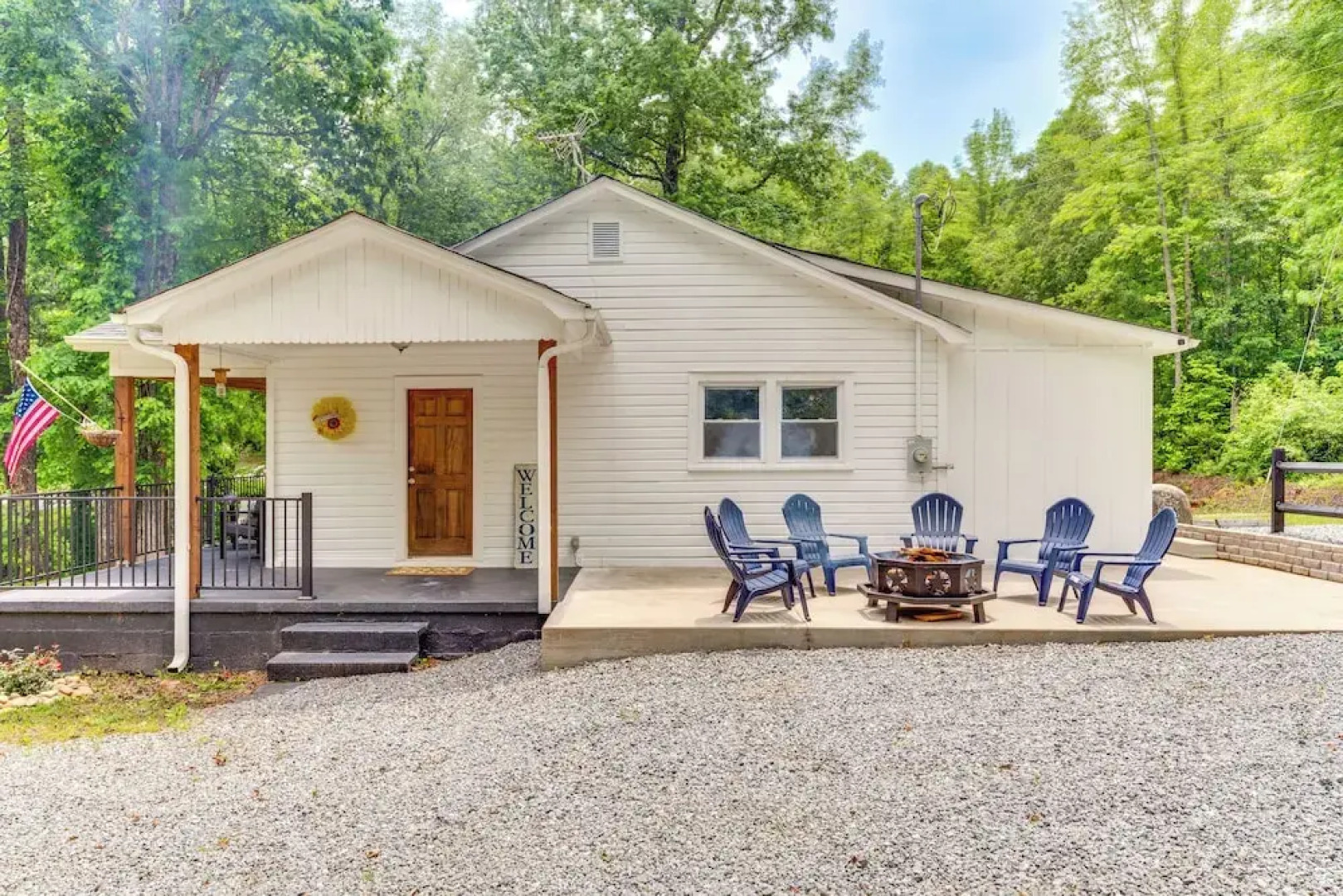 3 Mi to Dtwn & Holiday Events! Forest City Retreat