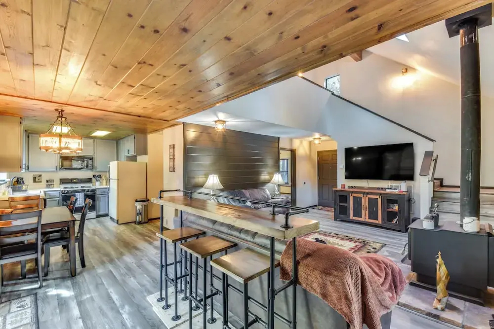 2 Mi to Mi-wuk Village: Cabin w/ Large Deck