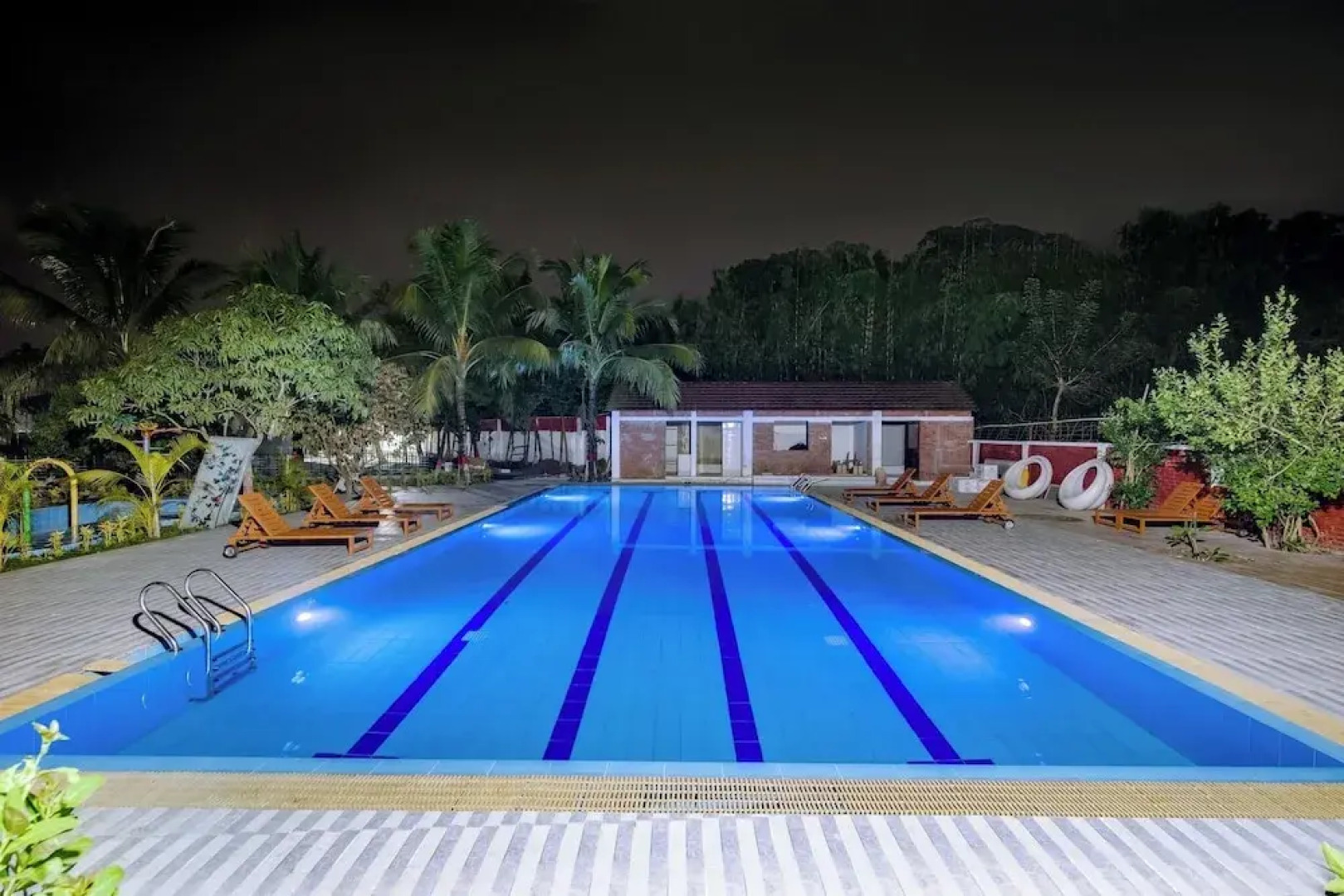 Kokomo Sunset Resort