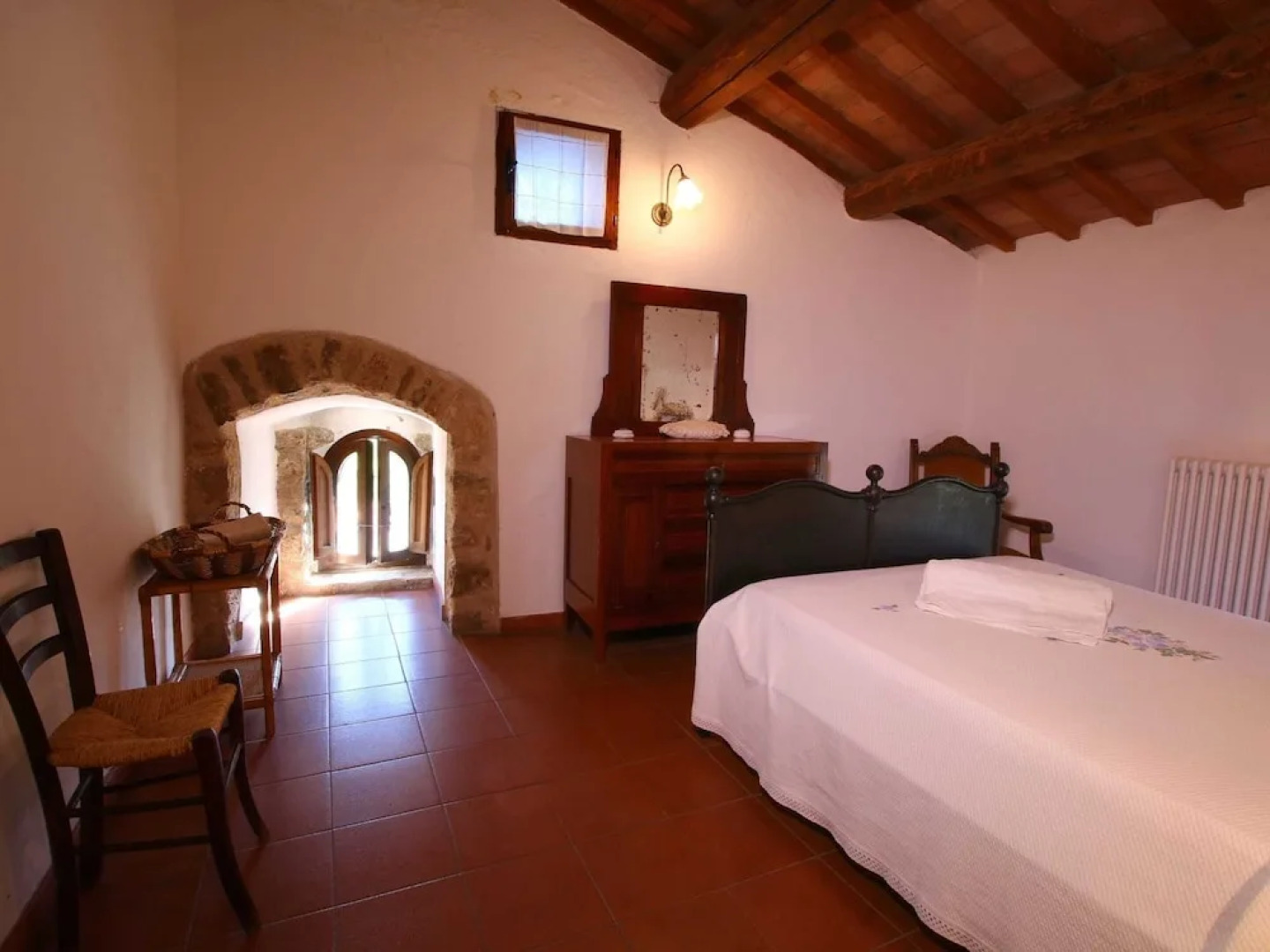 Umbria's Poolside Charm