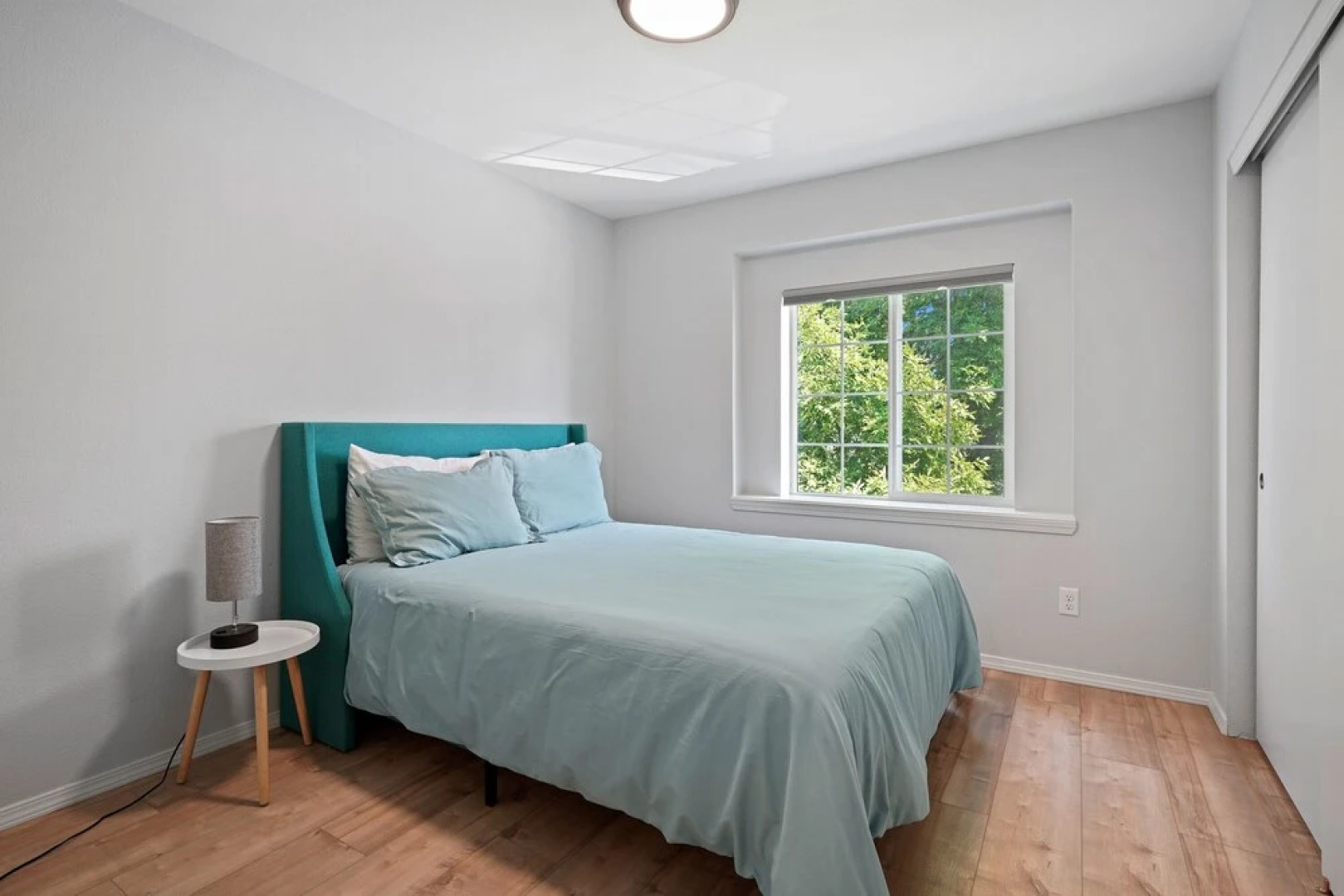 Redmond Rest 4 Bedroom Home by RedAwning