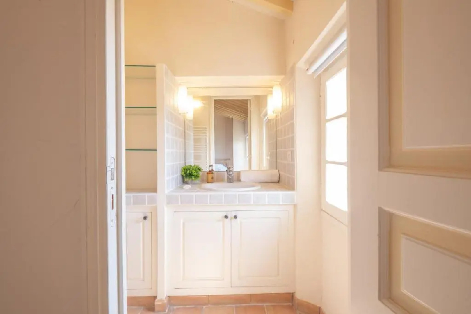 SERRENDY BIJOU de 280m2 au calme absolu avec piscine à débordement