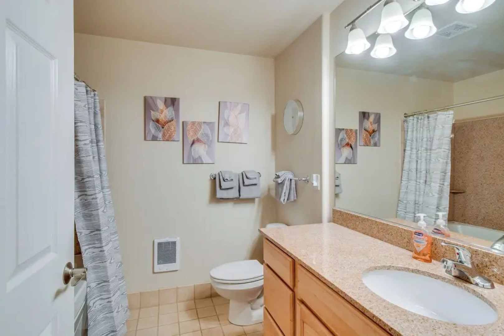 Westport Vacation Rental: Walk to Beach!