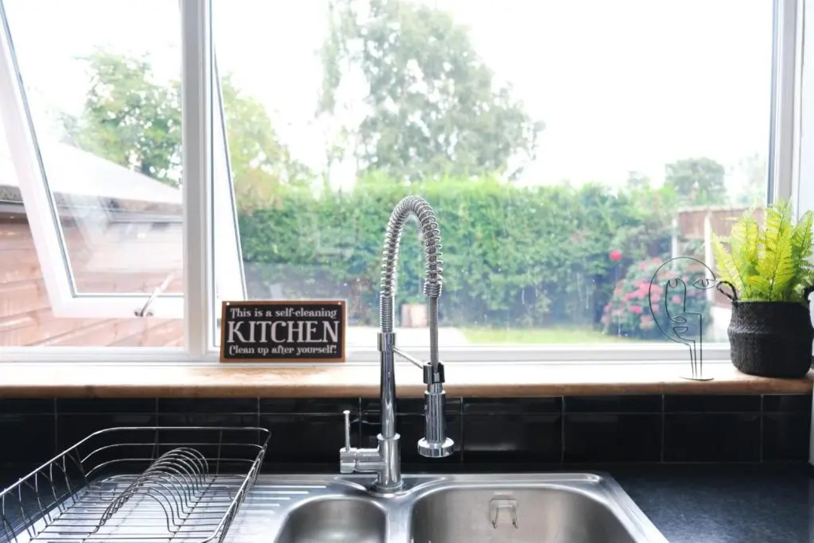 Northway House - Close to M62 and M6