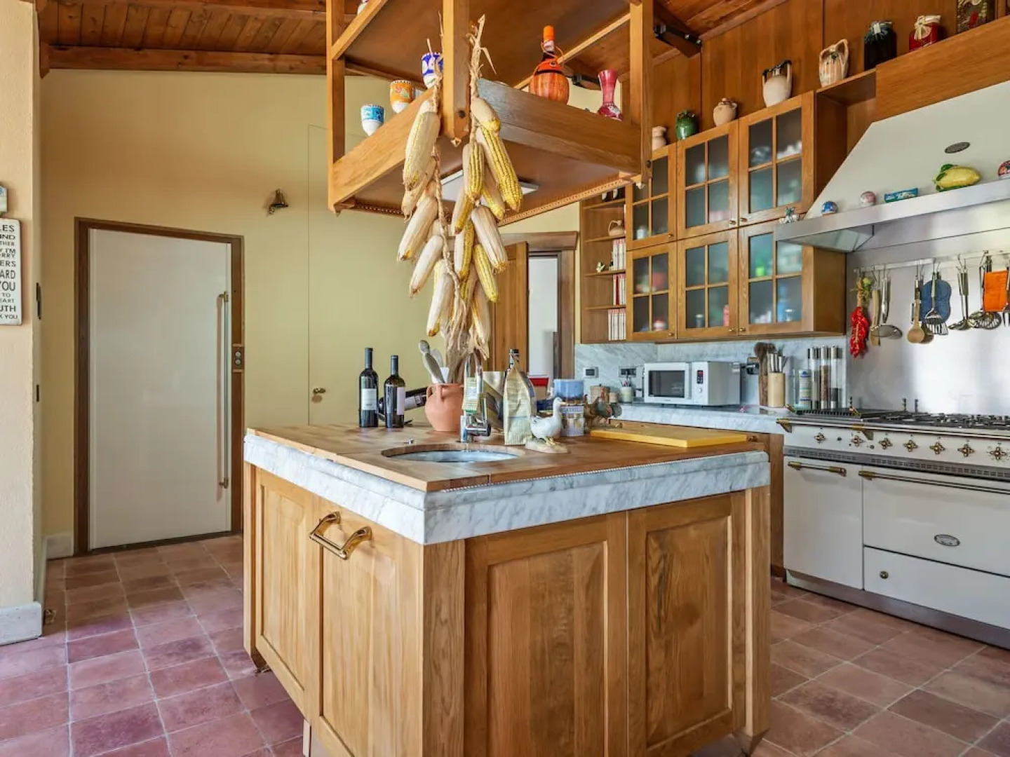 Luxurious Villa in Mentana with Garden