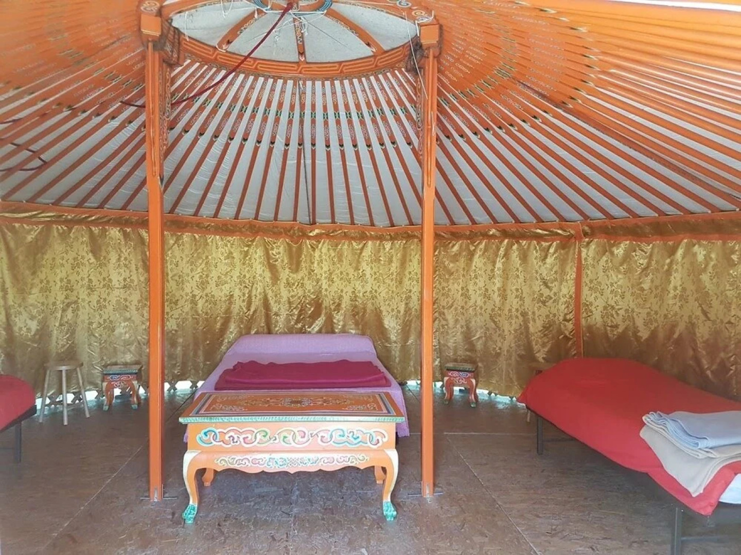 Les Truffiers Yourtes et roulotte