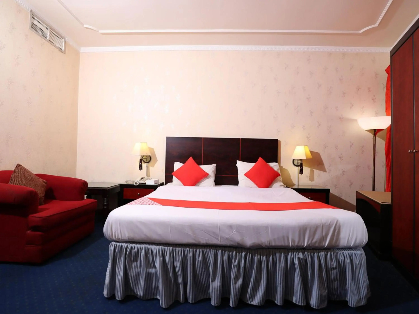 OYO 112 Semiramis Hotel