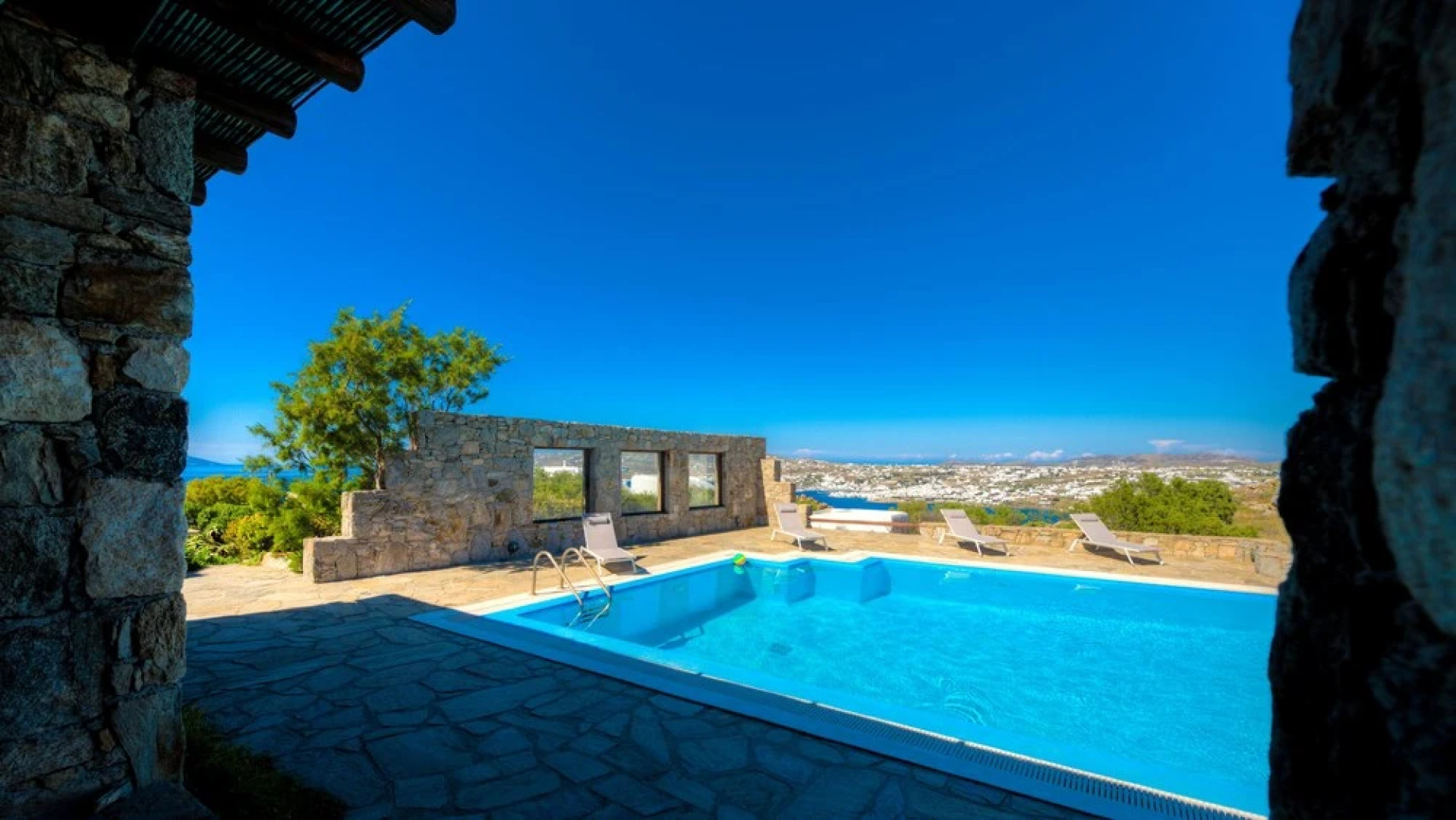 Carmelita Villa by Stylish Stay