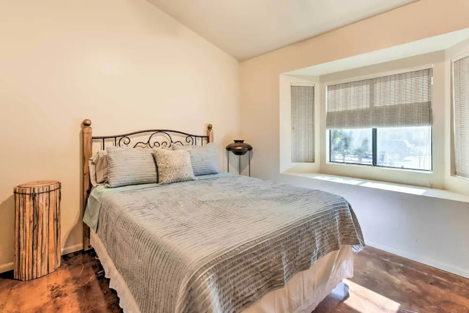 Family Home - Walk to Golf Course & Park