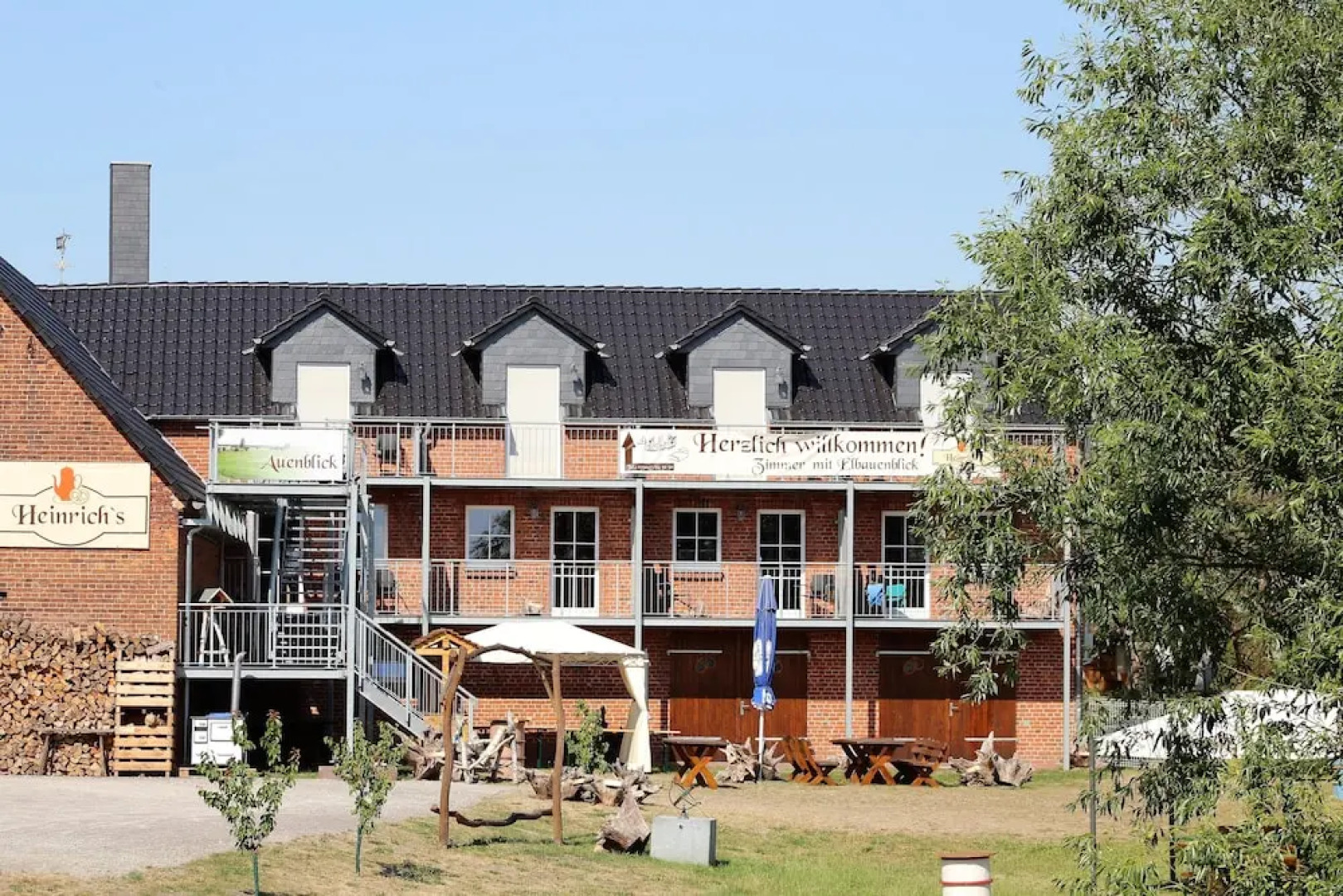 Heinrich's Pension mit Café-Witschaft