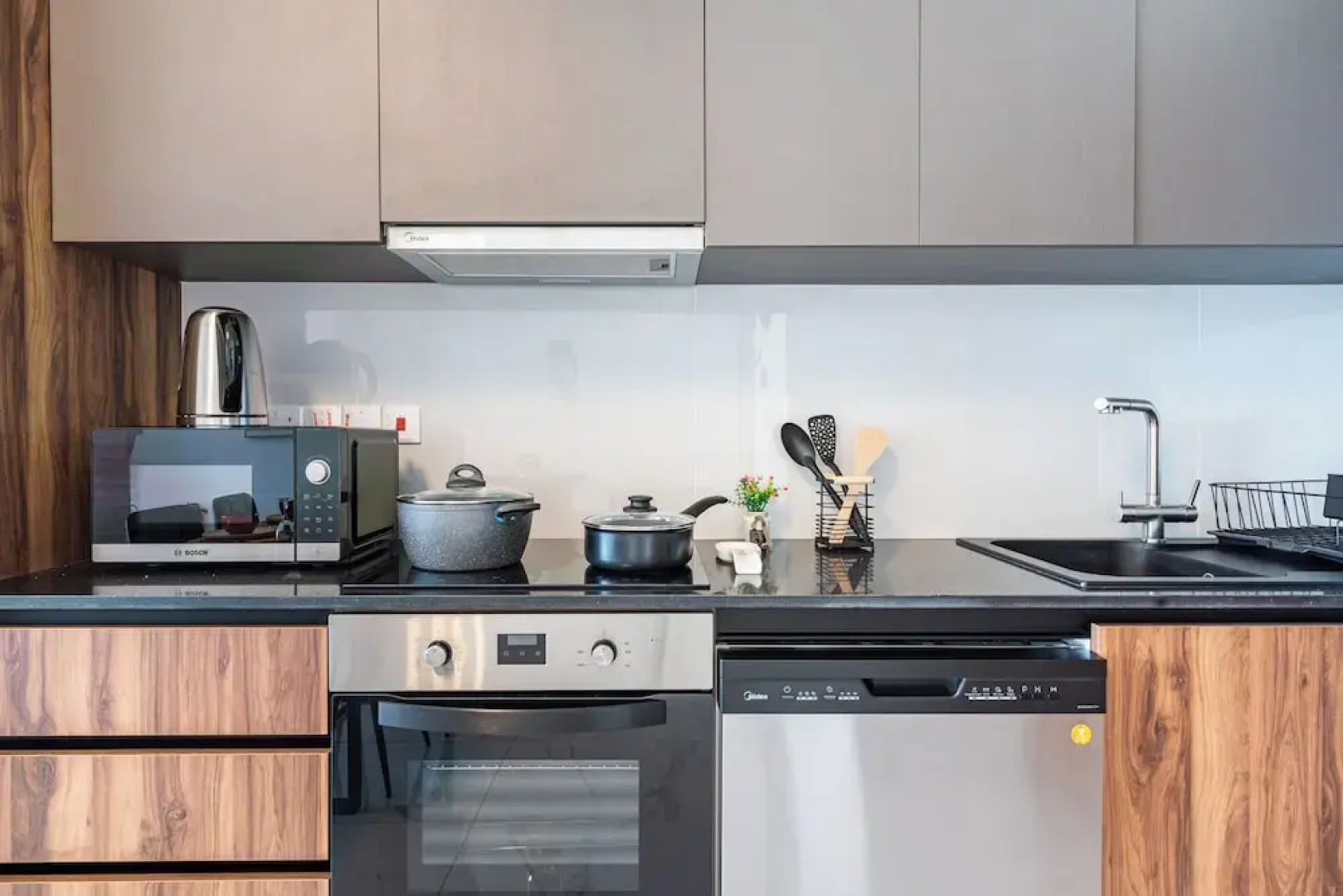 Doria 2-Bedroom Apartment & Balcony in Larnaca