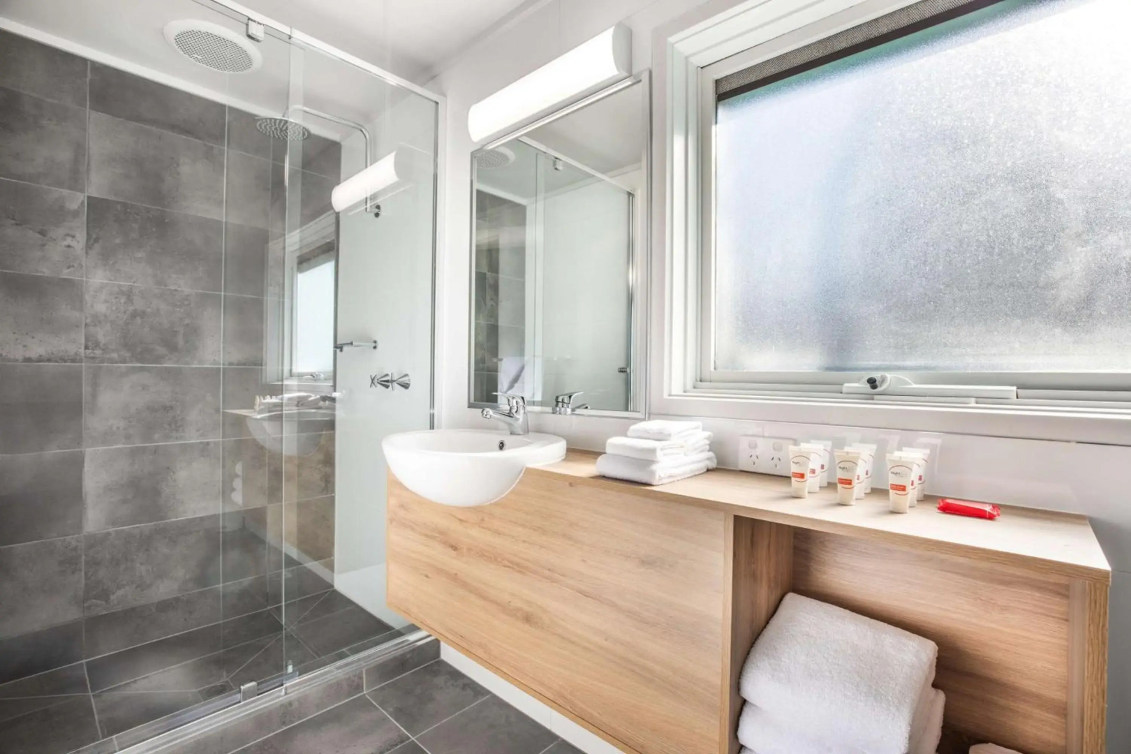 Nightcap at Ferntree Gully Hotel Motel