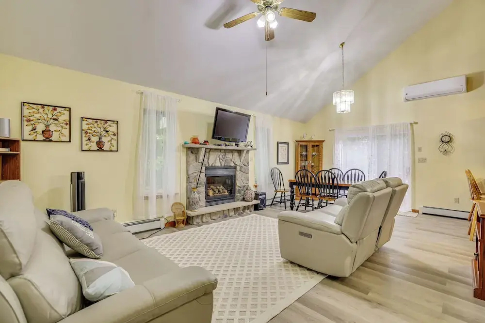 Private Hot Tub: Lakefront Poconos Home!