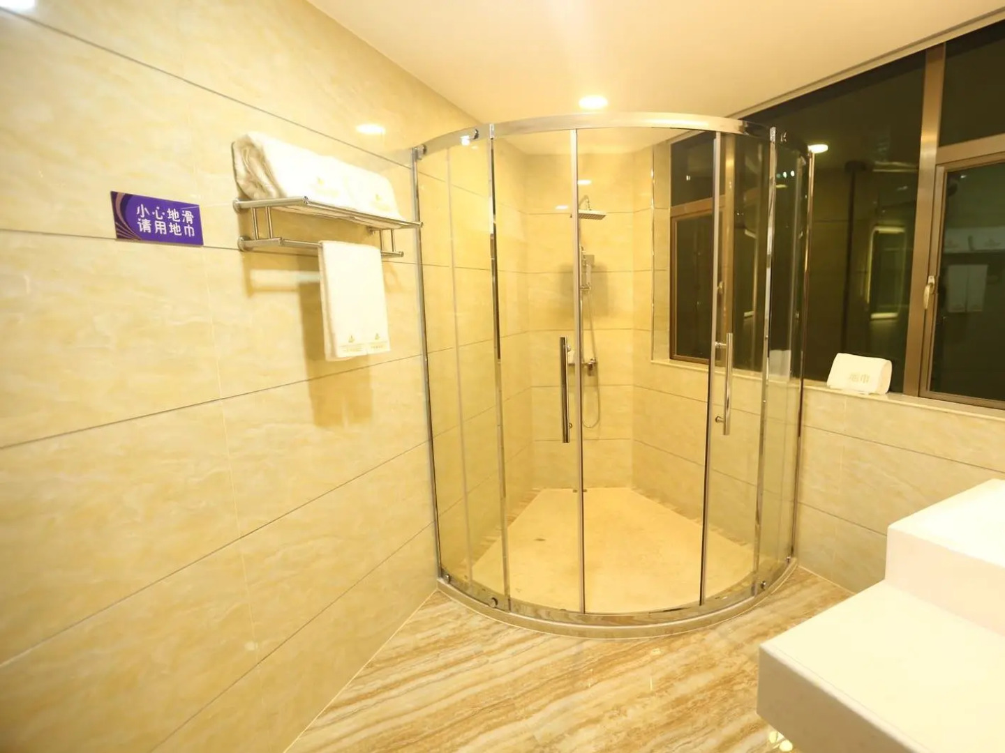 Zhonglian Harbor Hotel