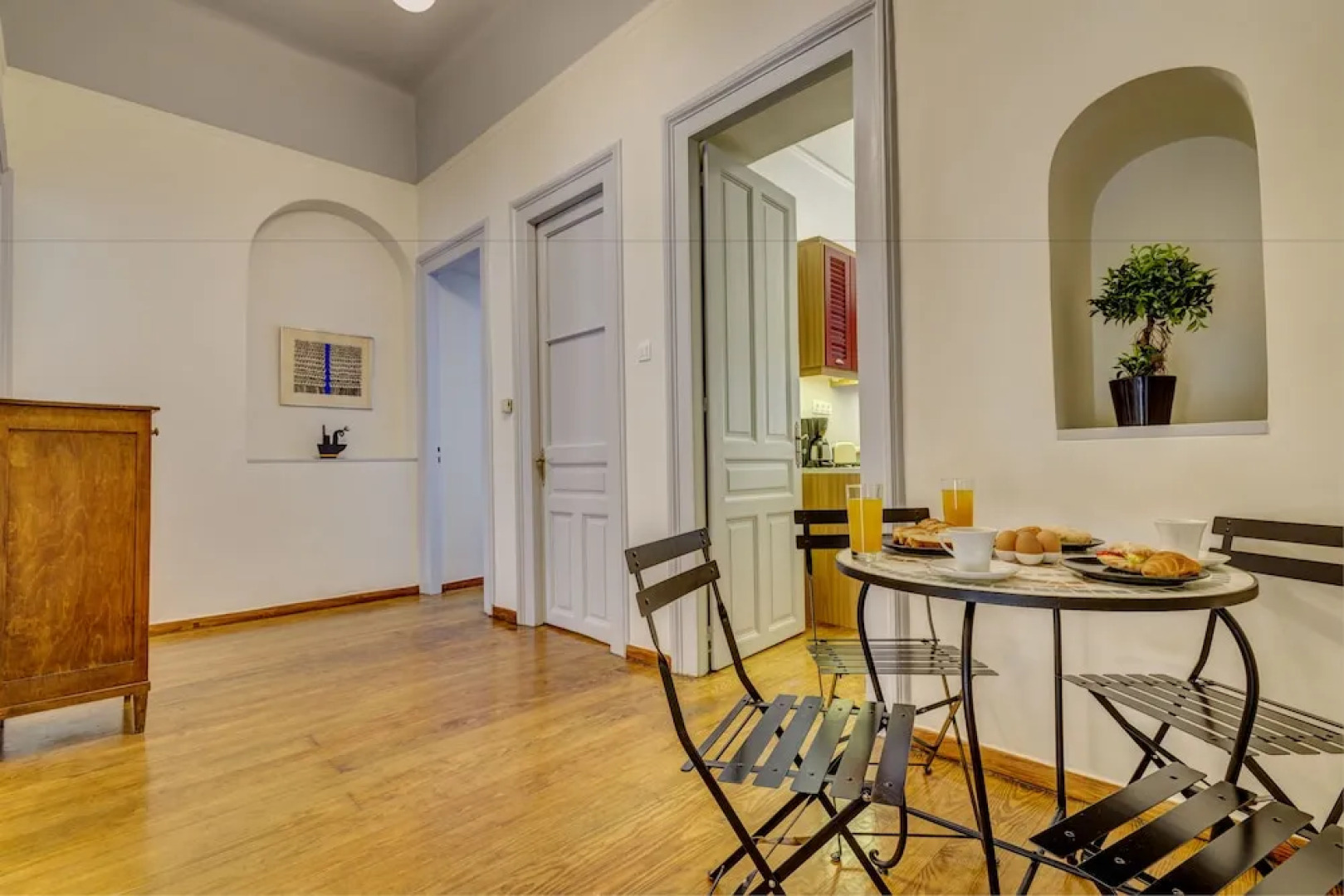 Neoclassical apartment next to Acropolis