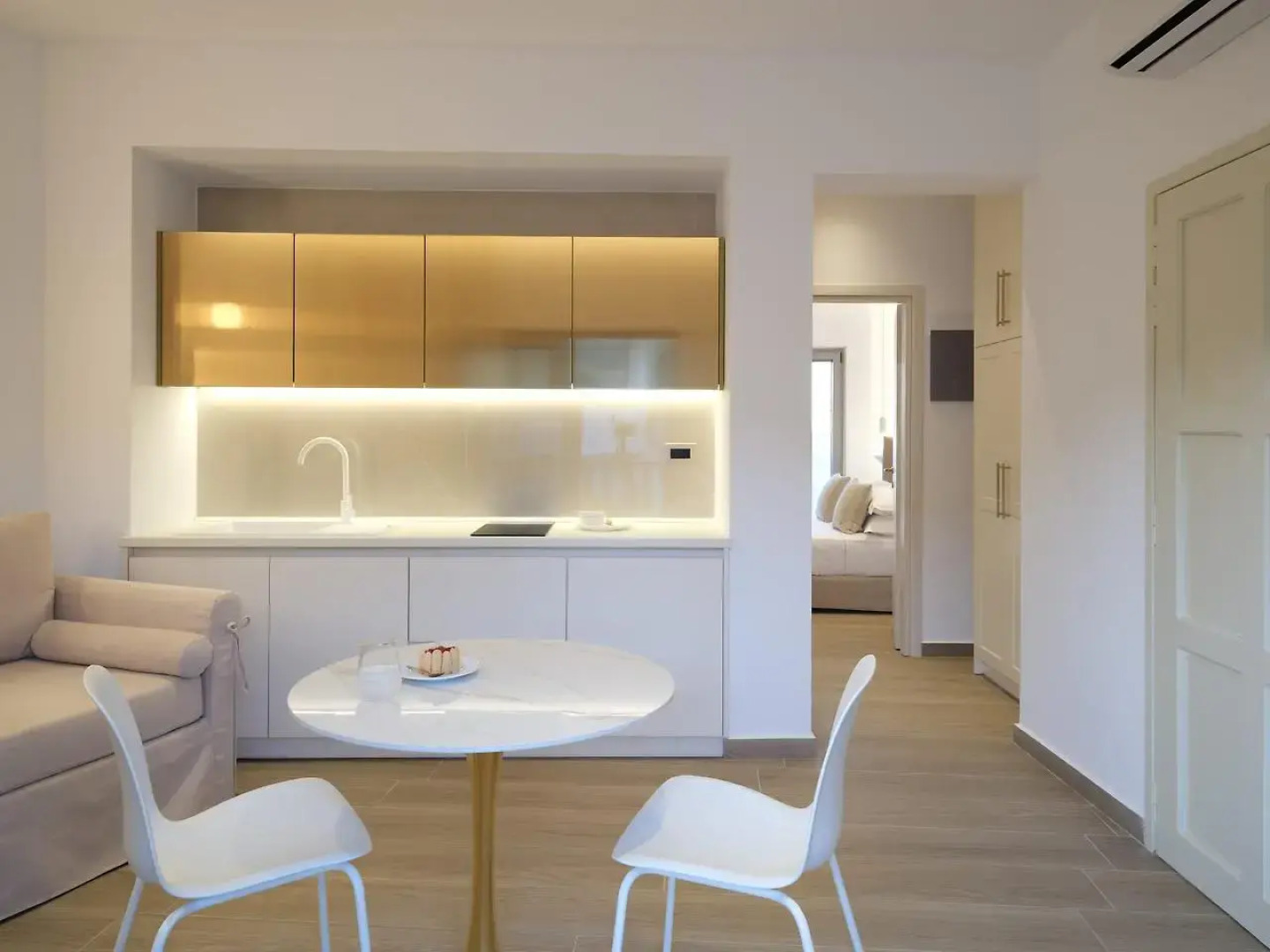 Golden Luxury Suites