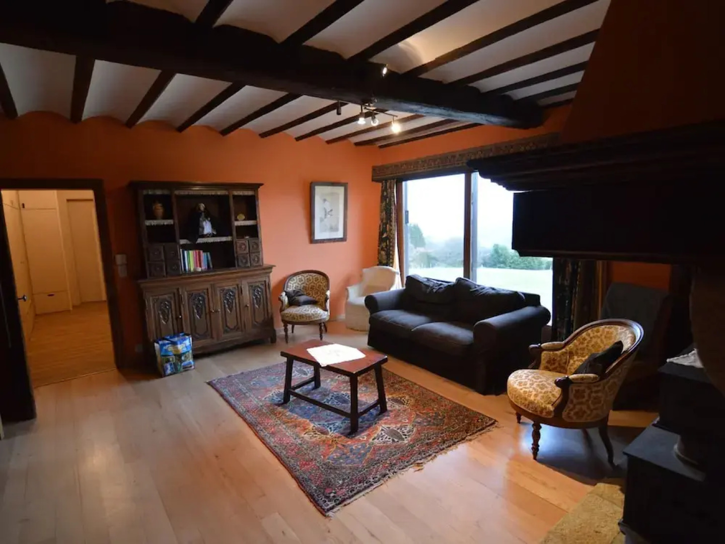 Hillside Retreat With Pond