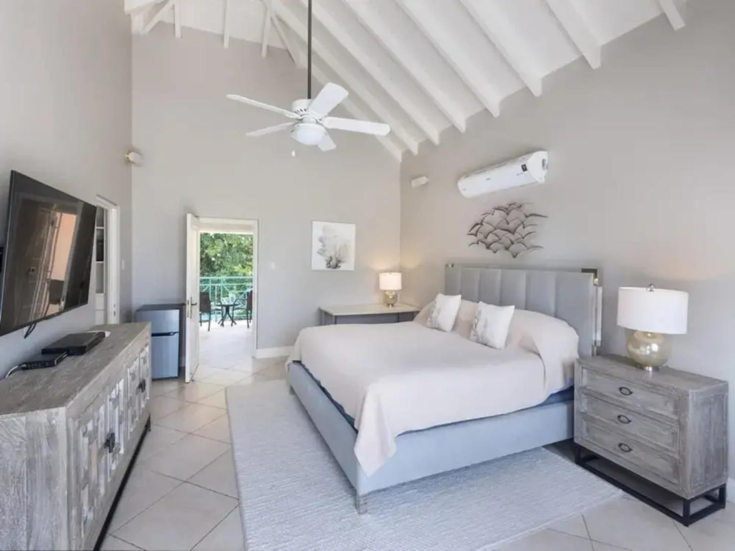 Sunny Vacation Villa 72