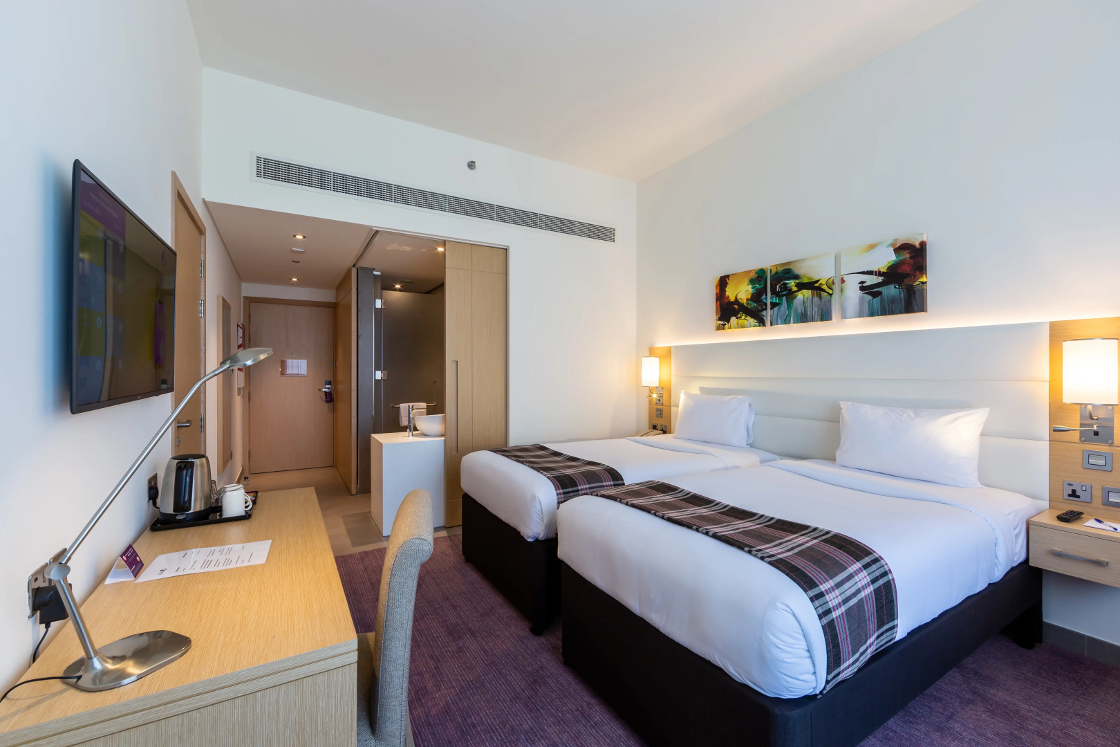 Отель Premier Inn Dubai Dragon Mart