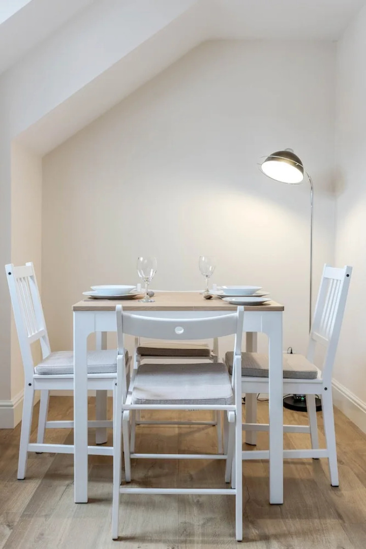 Luxury 1 Bedroom Apartment with Parking