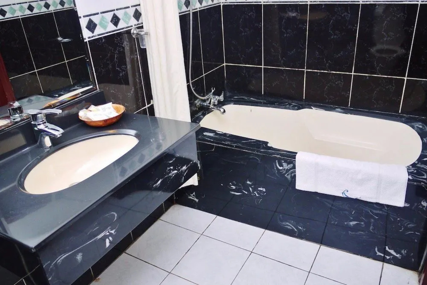 De-vine Plus Hotel and Suites