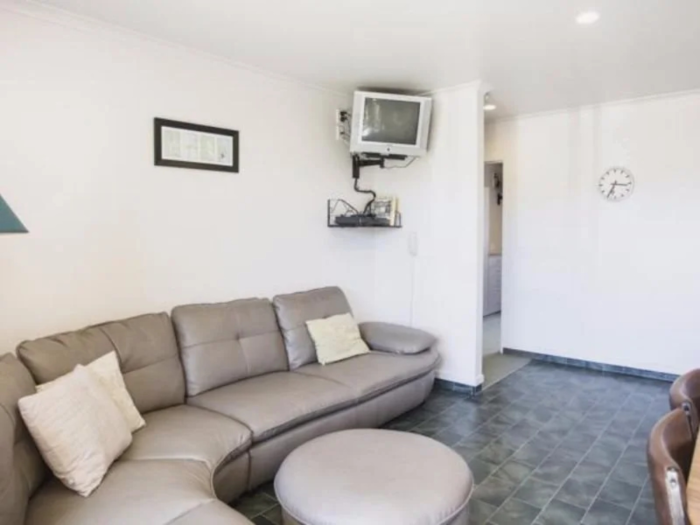 Apollo Lodge and Apartment