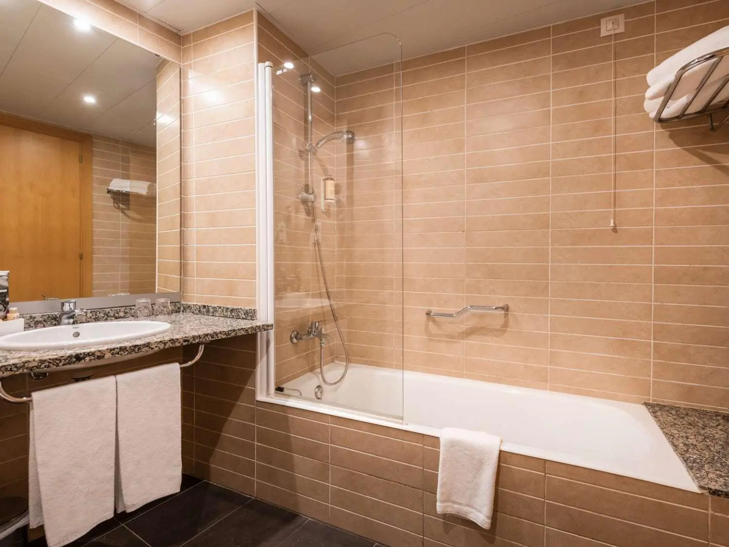 Отель Towers Rotana