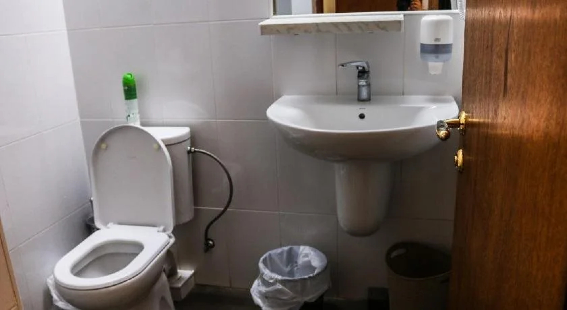 Envoy Hostel & Tours