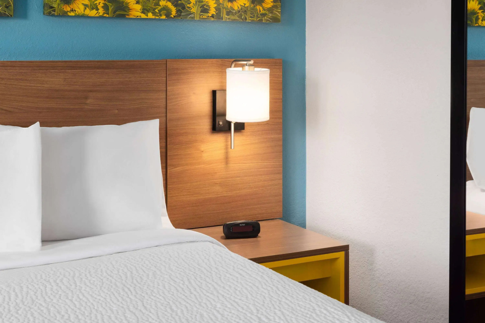 Days Inn & Suites by Wyndham Indianapolis Airport East